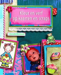 Kleur en verf op kaarten en scraps