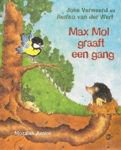 Max Mol graaft een gang